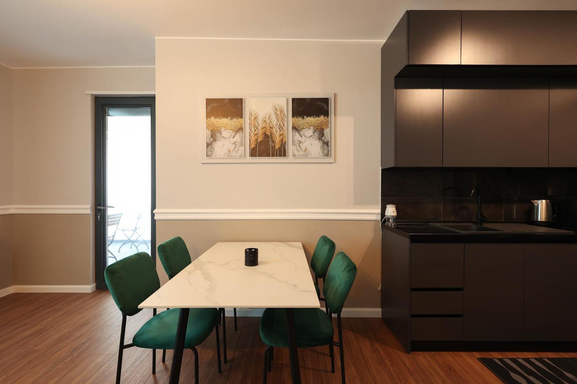 Grandstay Apartments ดูร์เรส ภายนอก รูปภาพ
